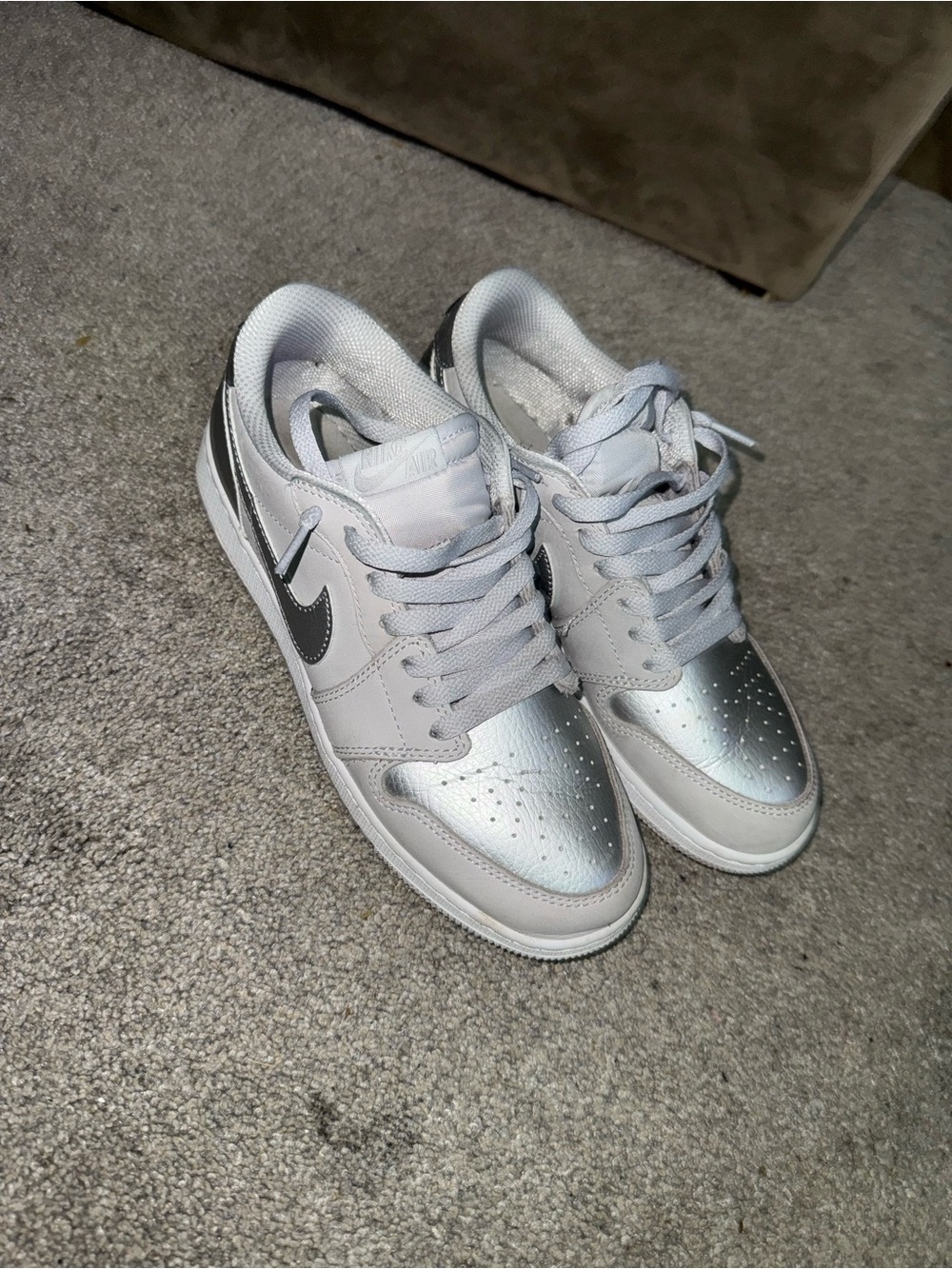 Nike Low-Top Sneakers in White, Silver & Black